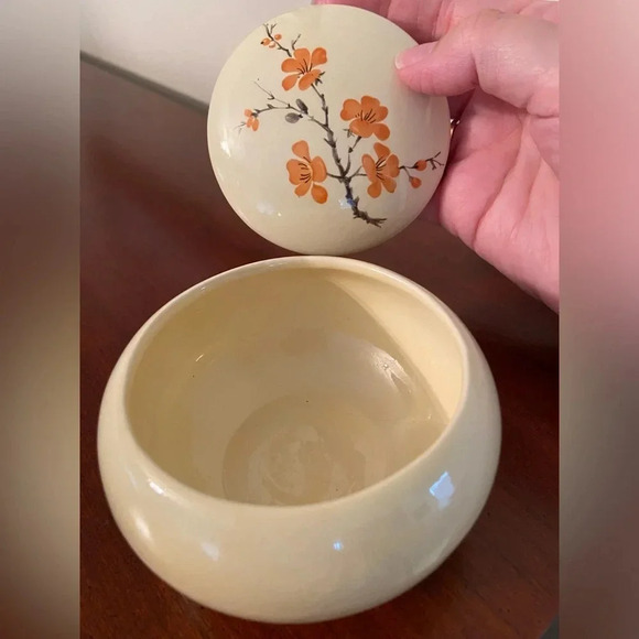 Lovely Satsuma Cherry Blossom Trinket Dish w/ Lid Cream with Peach Signed 1982 - Picture 4 of 9